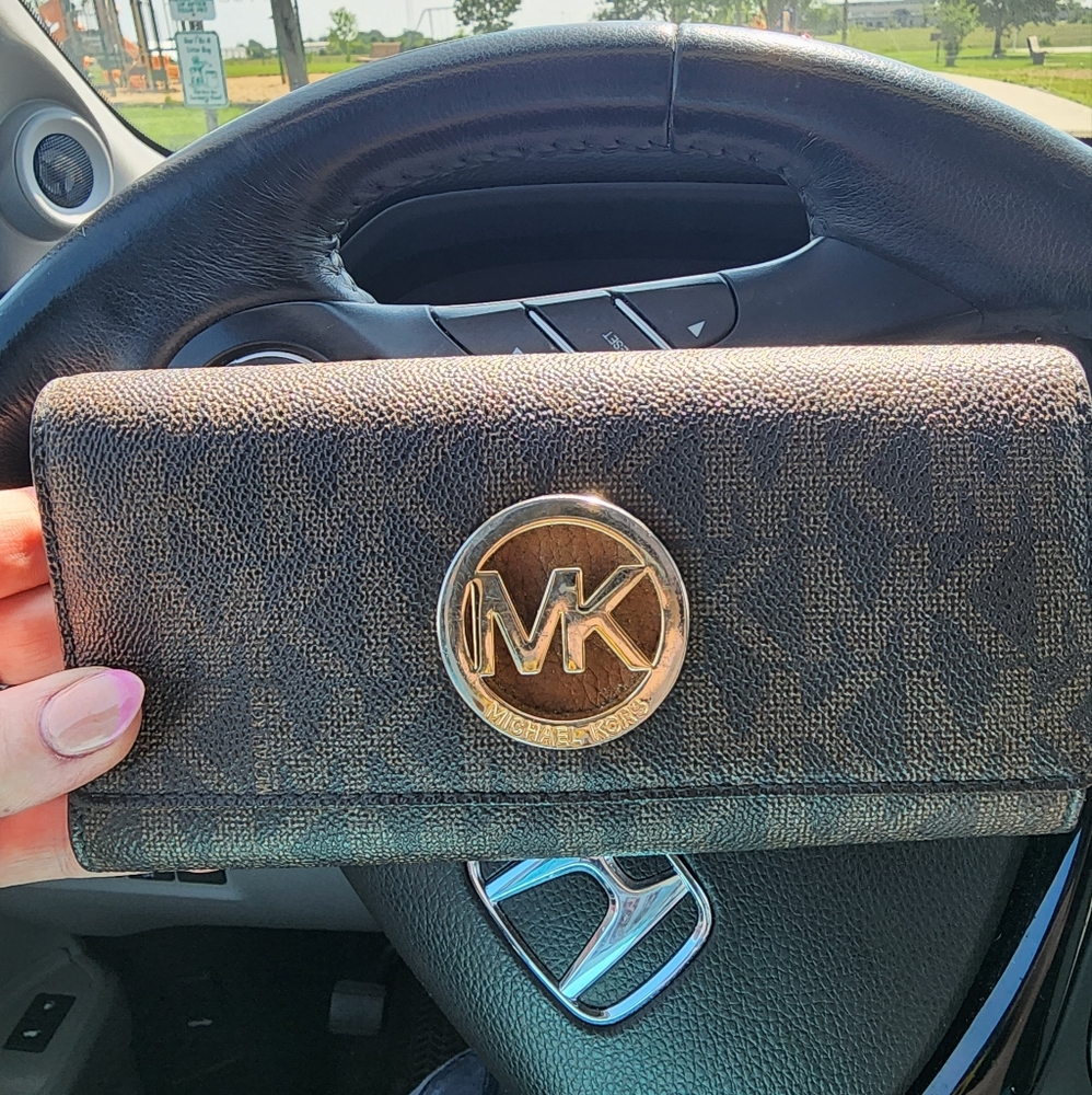 Michael kors wallet